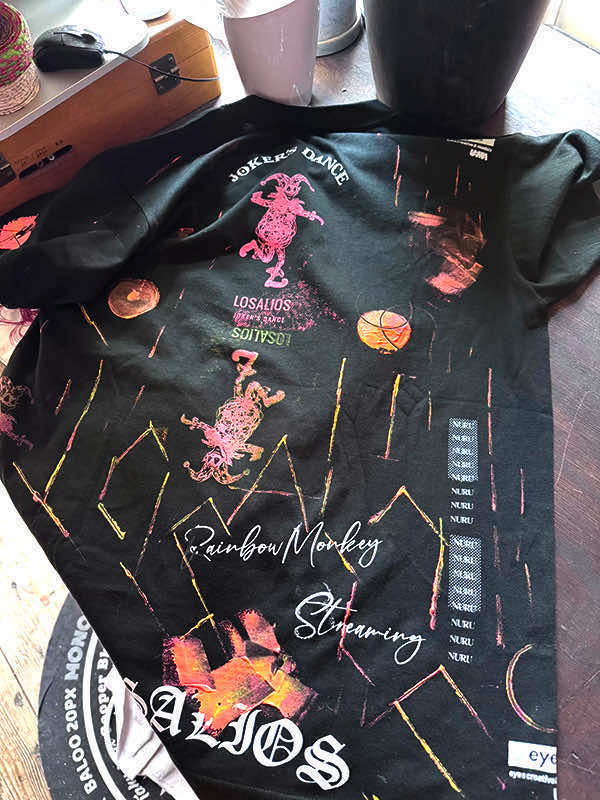 ハンドメイドプリントのオリジナルデザインTシャツ